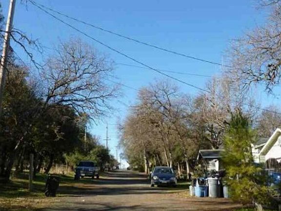 Exterior Neighborhood (street photo)