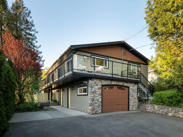 860 Verdier Ave, Central Saanich, BC V8M 1C5