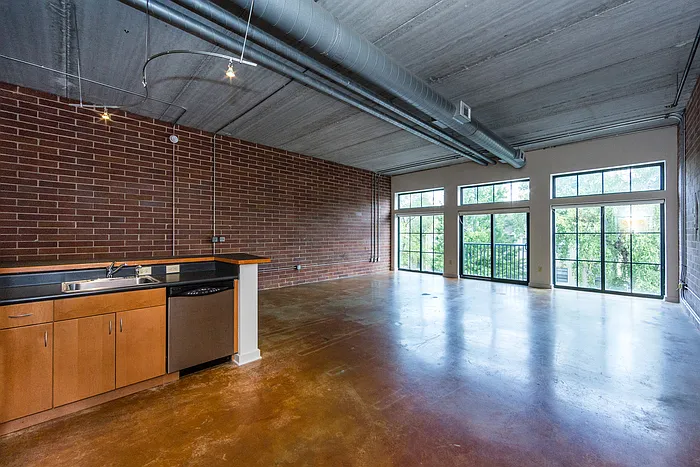 1 bed, 1.0 bath, 966 sqft, $1,595 — Photo 2