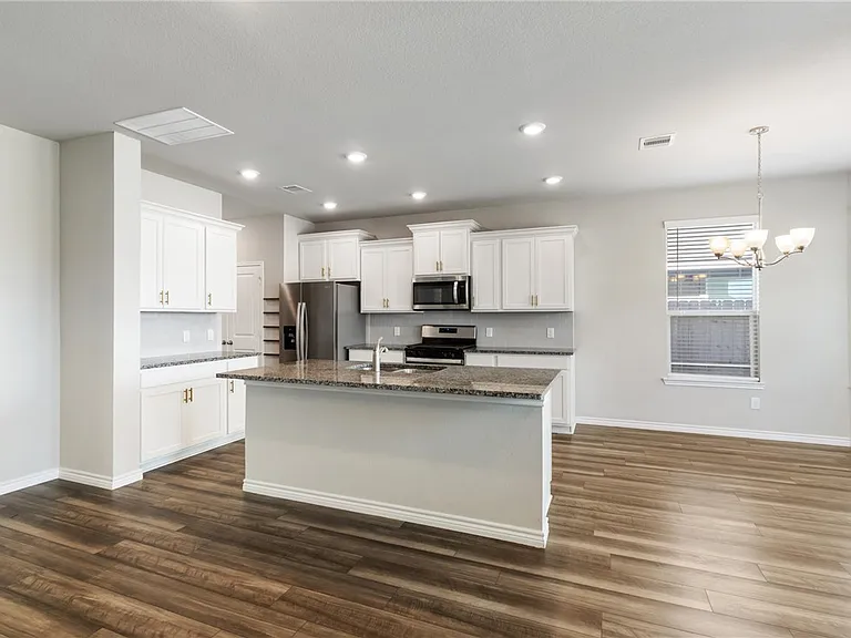 1160 Verona Dr — Photo 7