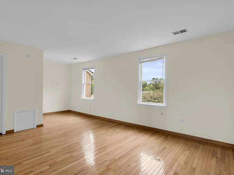 606 Northcliffe Dr — Photo 14