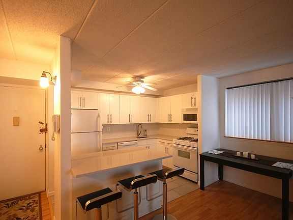 3rd image of 3220 Fairfield Ave APT 2D