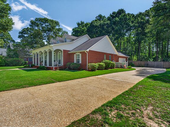 4th image of 6021 Dorchester Pl