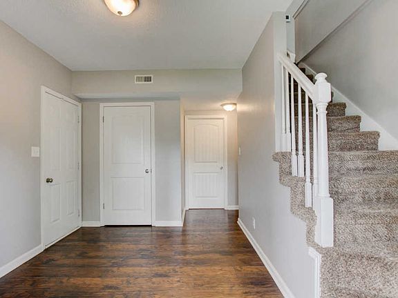 5th image of 110 Cunningham Pl