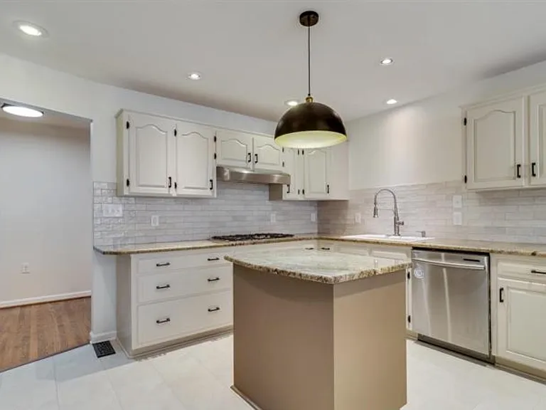 6040 Southgate Farm Rd — Photo 3
