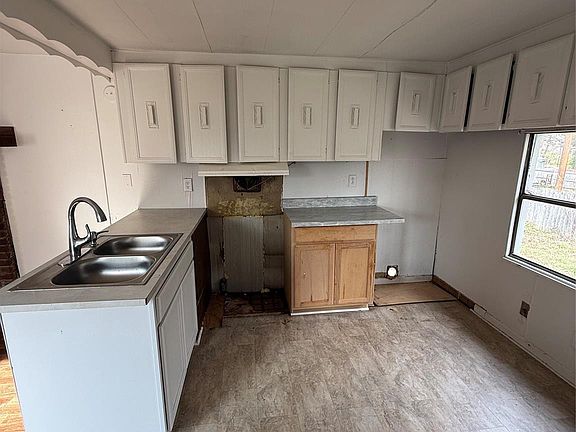 4th image of 100 Stella St