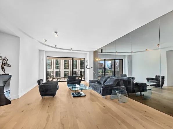 425 East 58th Street image 2 of 18