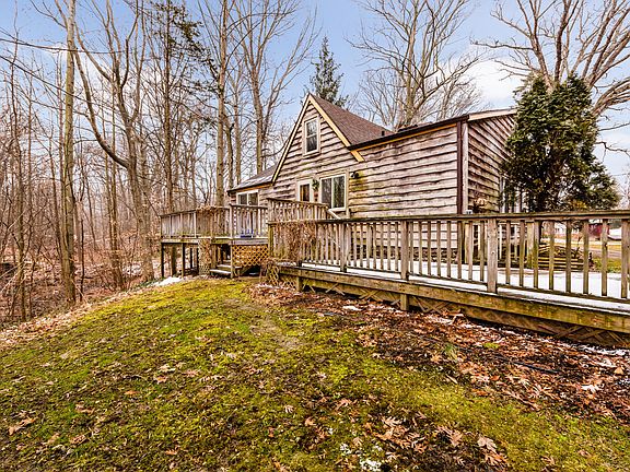 4th image of 15998 Willow Ln