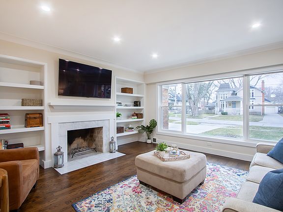 5th image of 315 N Bothwell St