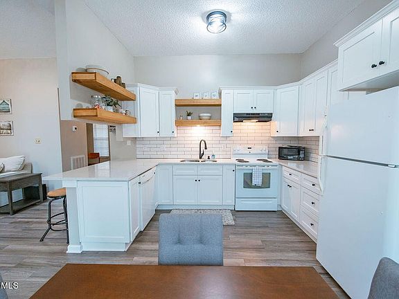 4th image of 8502 Islandic St