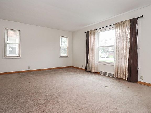 4th image of 20451 Lake Shore Blvd #1
