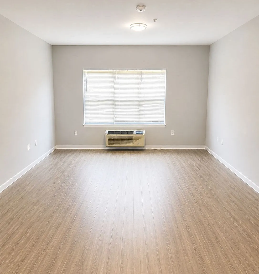2 bed, $1,718 — Photo 4