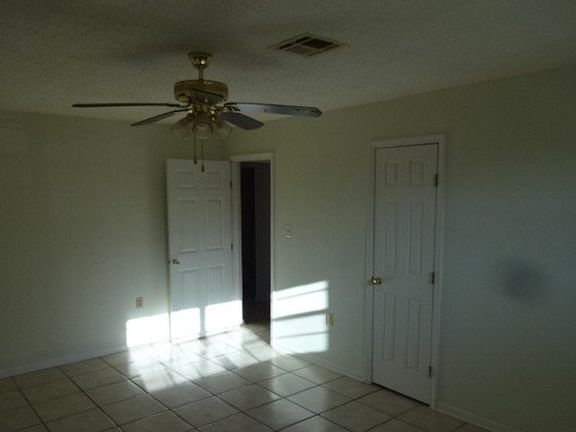 3rd image of 4709 Shalimar Dr