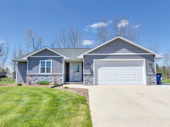 915 Nightingale Ct, Pulaski, WI 54162