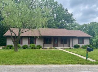300 Eastwood St, Watson, IL 62473