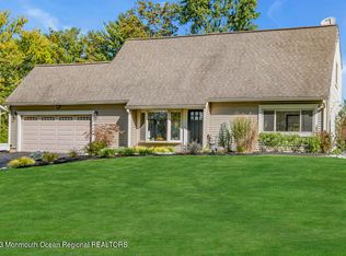 8 Hillside Rd, Manalapan, NJ 07726