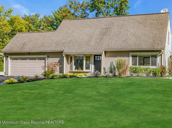 8 Hillside Road, Manalapan, NJ 07726