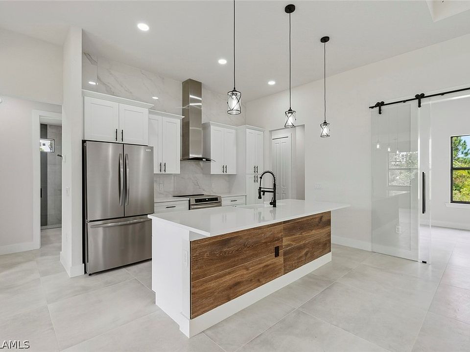 1st image of 607 Moore Ave