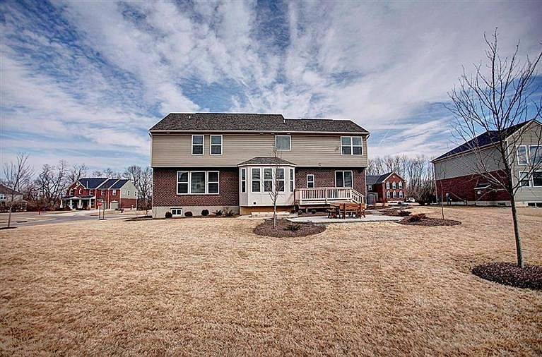 2nd image of 10101 Meadow Woods Ln