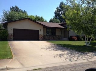 1112 Winchester Dr, Pierre, SD 57501