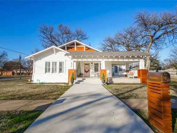 610 Lamar St, Winters, TX 79567