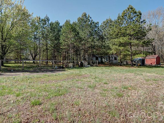 5th image of 121 Hillbilly Hollar Ln