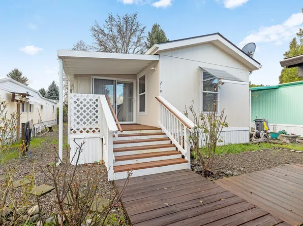 219 SW Kingsbury Dr, Grants Pass, OR 97526