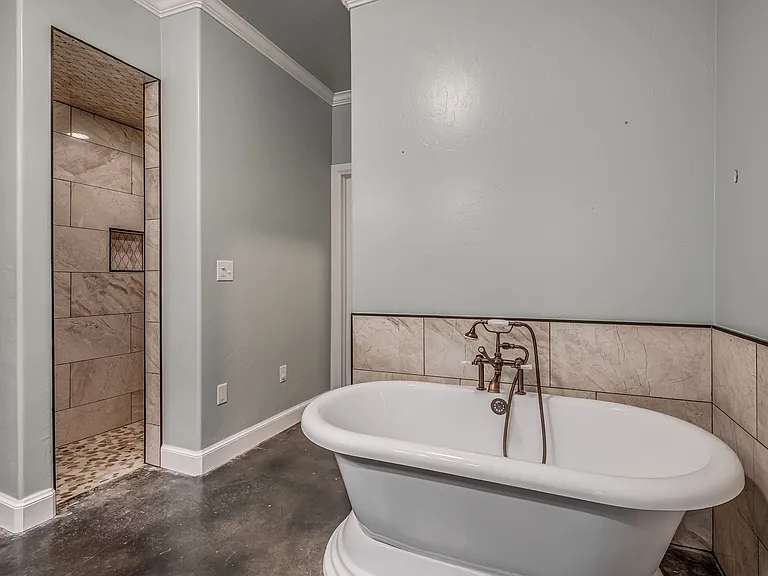 6225 NE 113th St — Photo 24