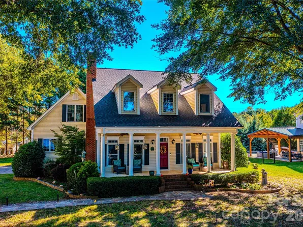 15906 Bayshore Dr, Huntersville, NC 28078
