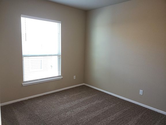 3rd image of 5906 Blackstone Dr