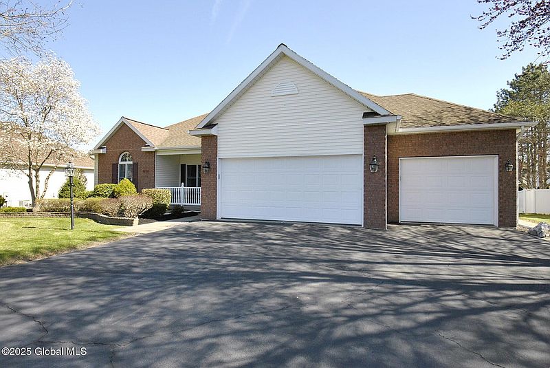 2nd image of 30 Dogwood Lane