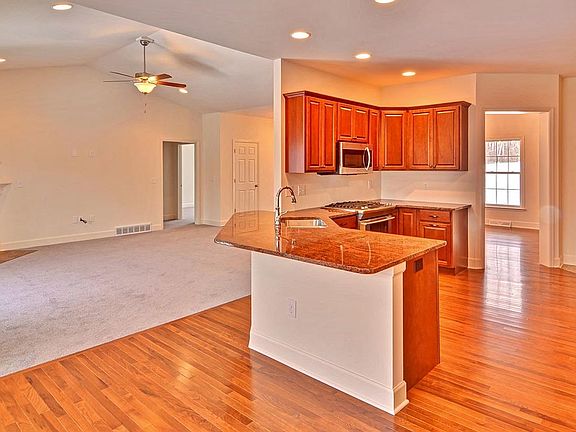 3rd image of 20 Heritage Way