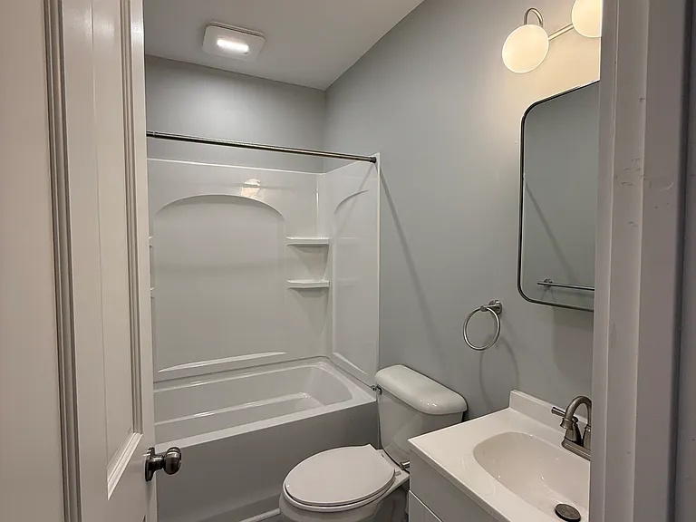 23 E Washington Ave — Photo 24