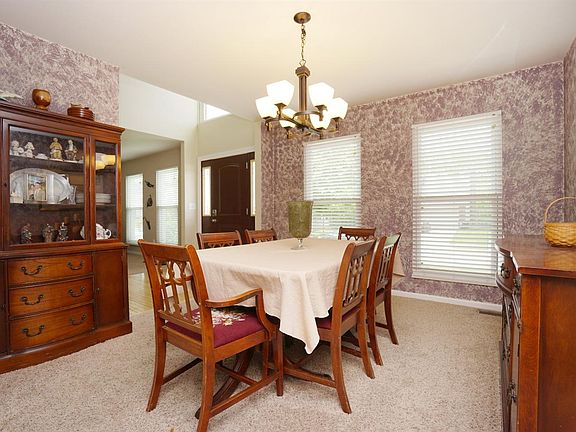 5th image of 472 Silverwood Farms Dr