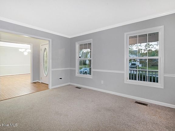 3rd image of 102 Huntington Ct