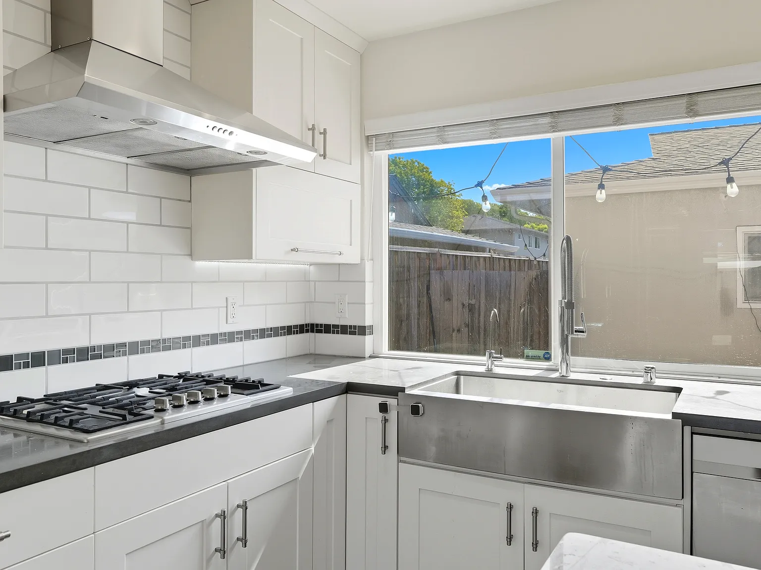 3 bed, 950 sqft, $4,350 — Photo 4