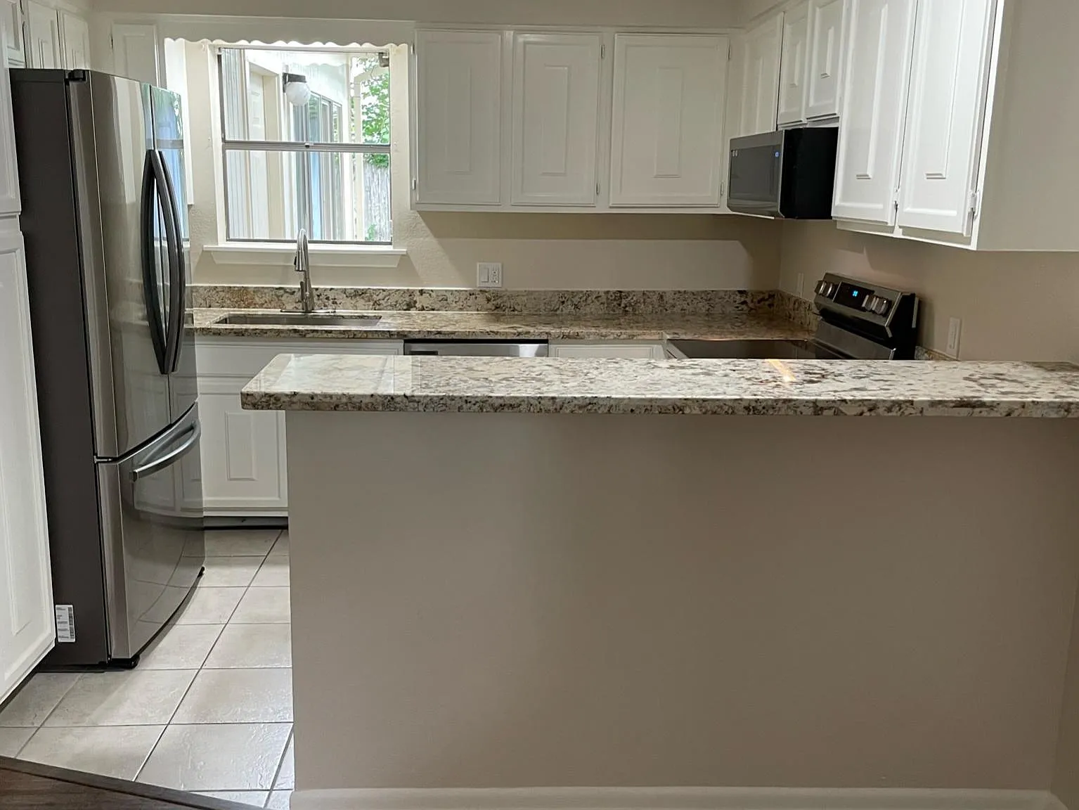 4 bed, 2105 sqft, $1,800 — Photo 3