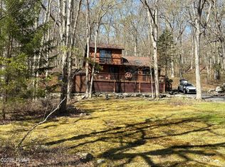 106 Game Trail Dr, Dingmans Ferry, PA 18328