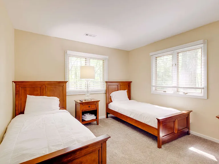 540 Kerry Lake Dr — Photo 4