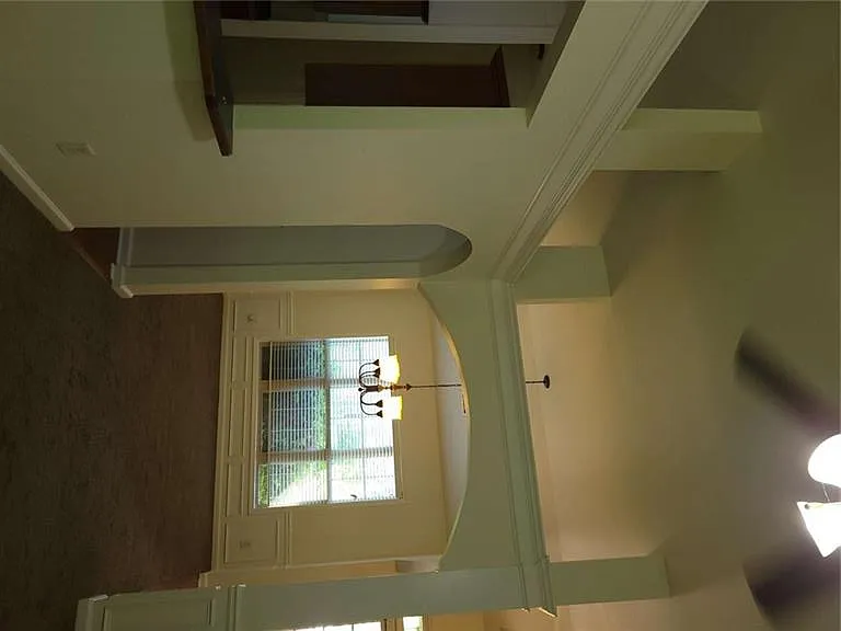 4 bed, 2.0 bath, 1927 sqft, $2,200 — Photo 4