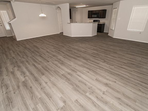 5th image of 3221 Honeysuckle Dr