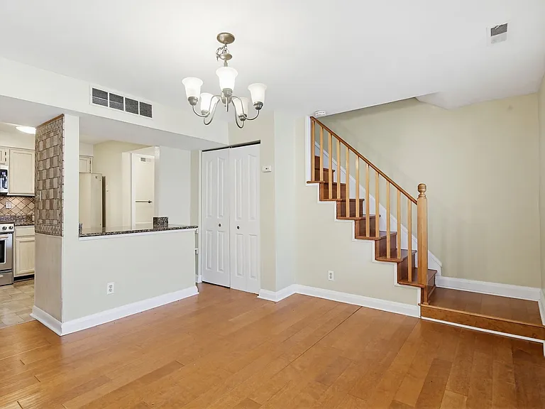 947 Oella Ave — Photo 8