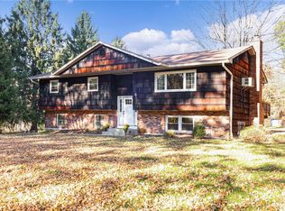 2 E Gate Rd, Suffern, NY 10901