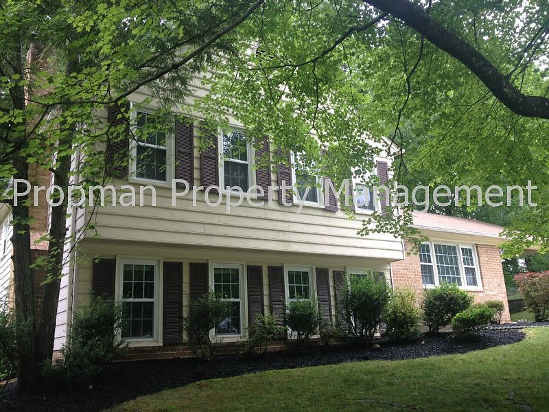 1st image of 12300 Oakwood Dr