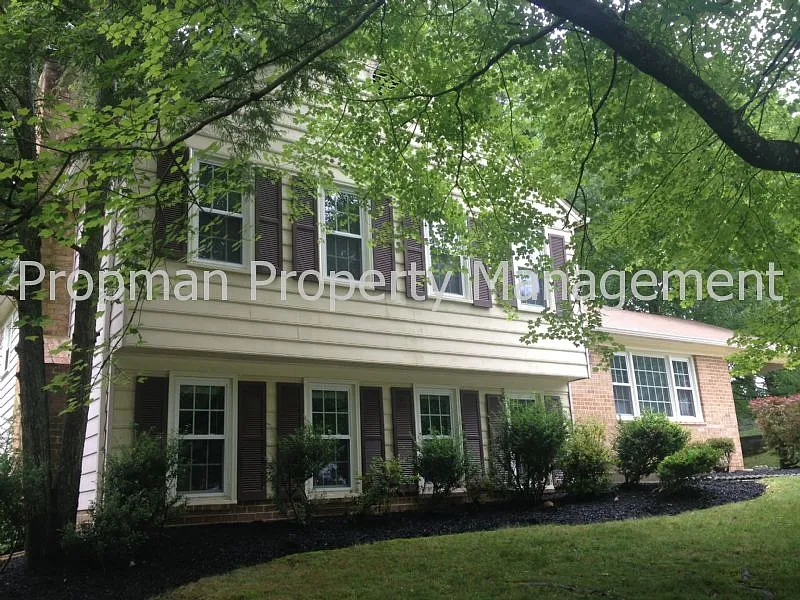 12300 Oakwood Dr photo 1
