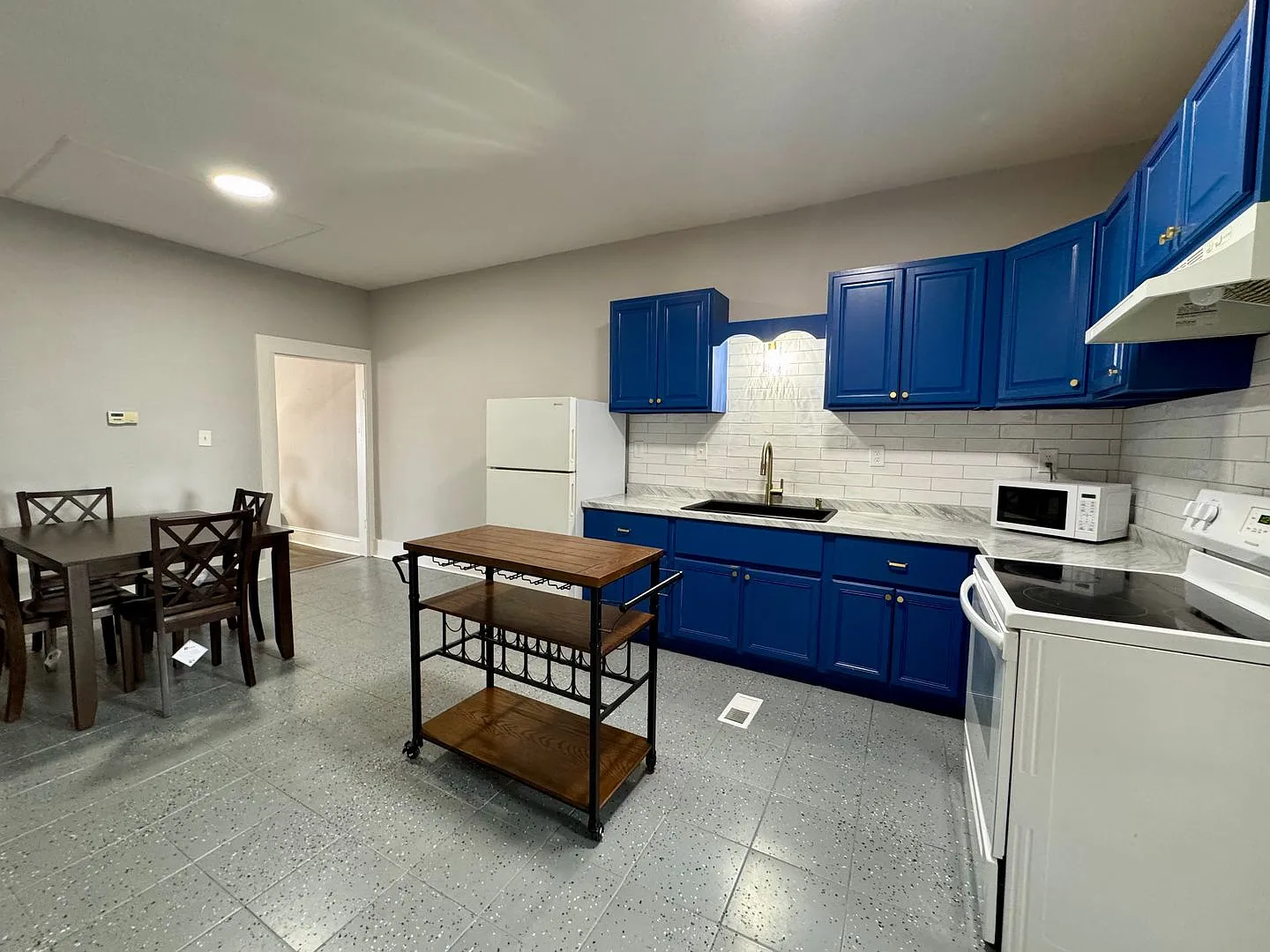 Say Hello to Your New Address — Photo 2