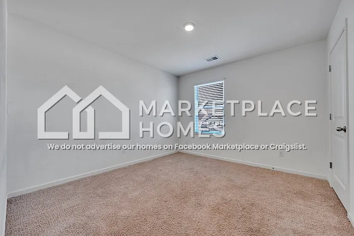 1027 Park View Dr — Photo 15