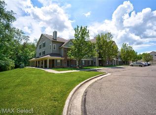 12102 Pinehurst Ln, Grand Blanc, MI 48439