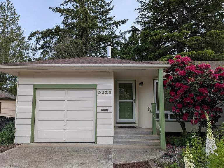 5324 SW Illinois St — Photo 2