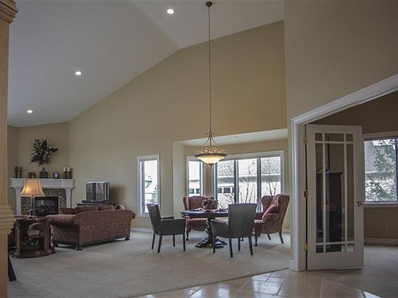 4th image of 1732 Stonebridge Dr S